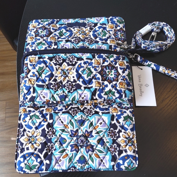 NWT RFID Wallet/Xbody/Wristlet Bag Cotton Lisbon Medallion Cool Firm Price - Picture 4 of 5